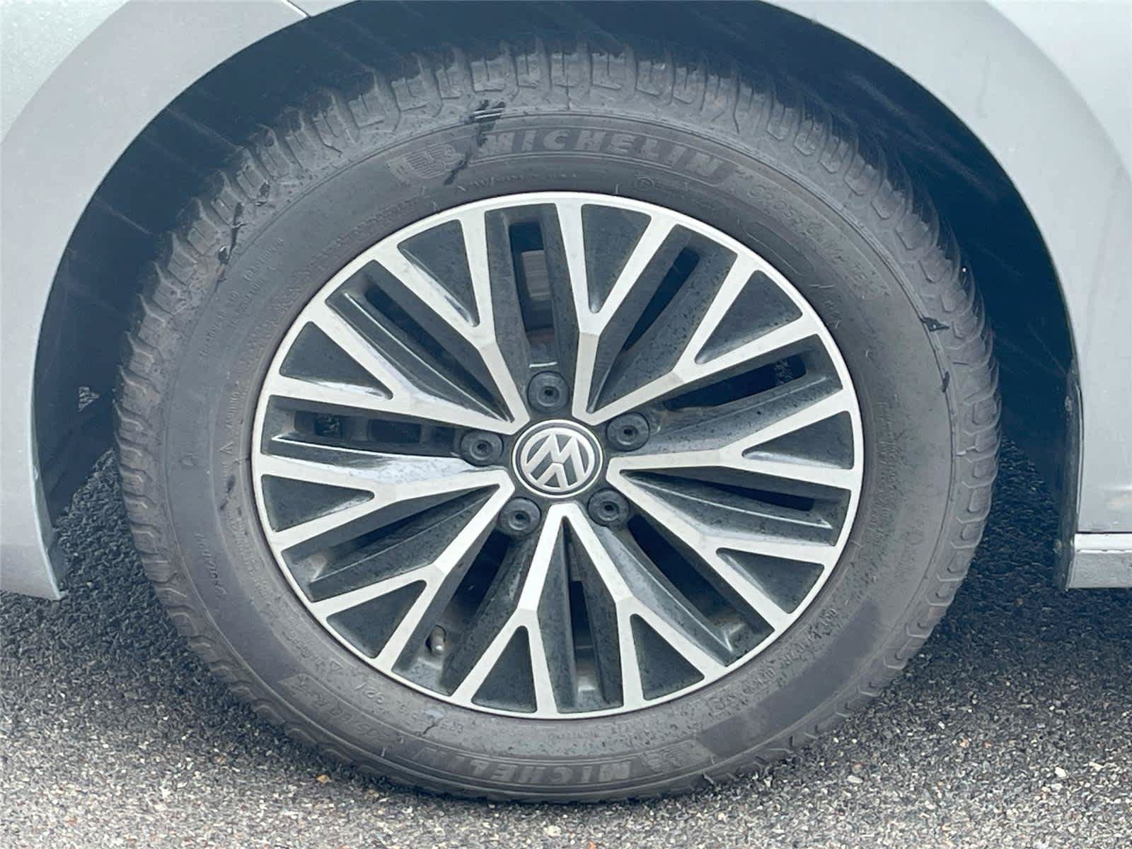 Used 2020 Volkswagen Jetta SE w/ SE Cold Weather Package FWD image 11