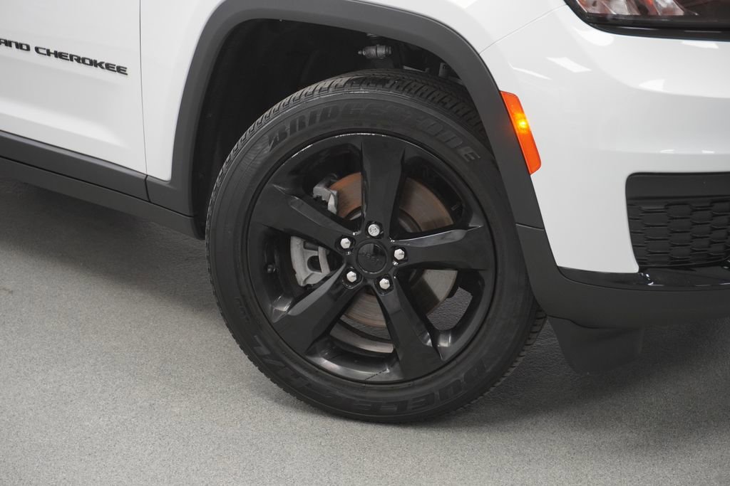 Certified 2023 Jeep Grand Cherokee L Laredo image 4