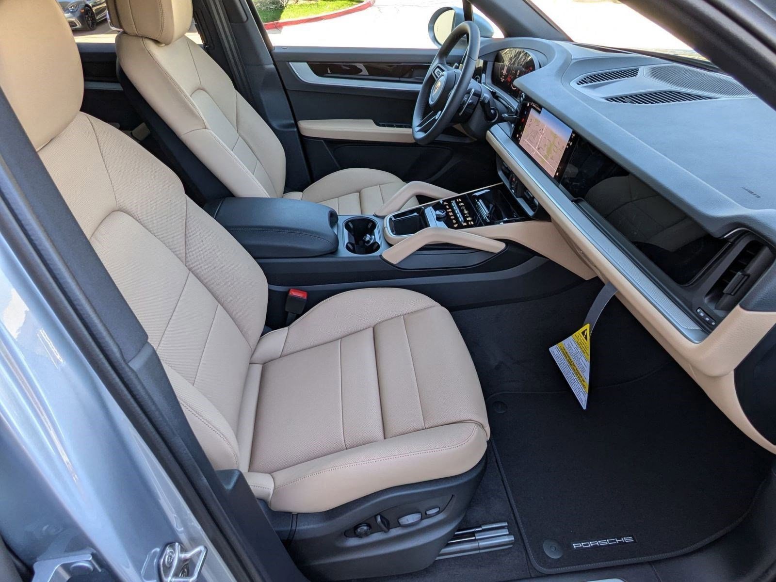 Certified 2025 Porsche Cayenne image 24