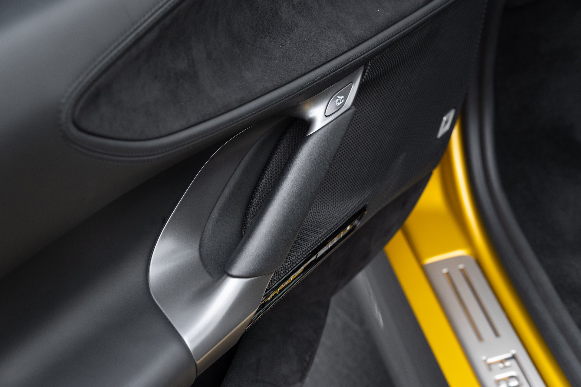 Used 2022 Ferrari SF90 Spider AWD/4WD image 46