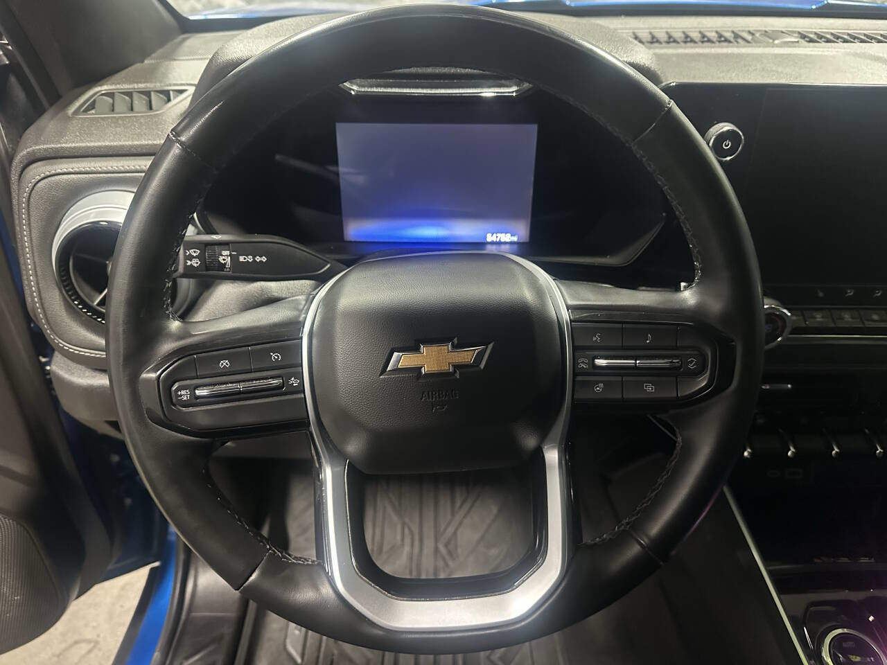Used 2023 Chevrolet Colorado LT w/ LT Convenience Package III AWD/4WD image 11