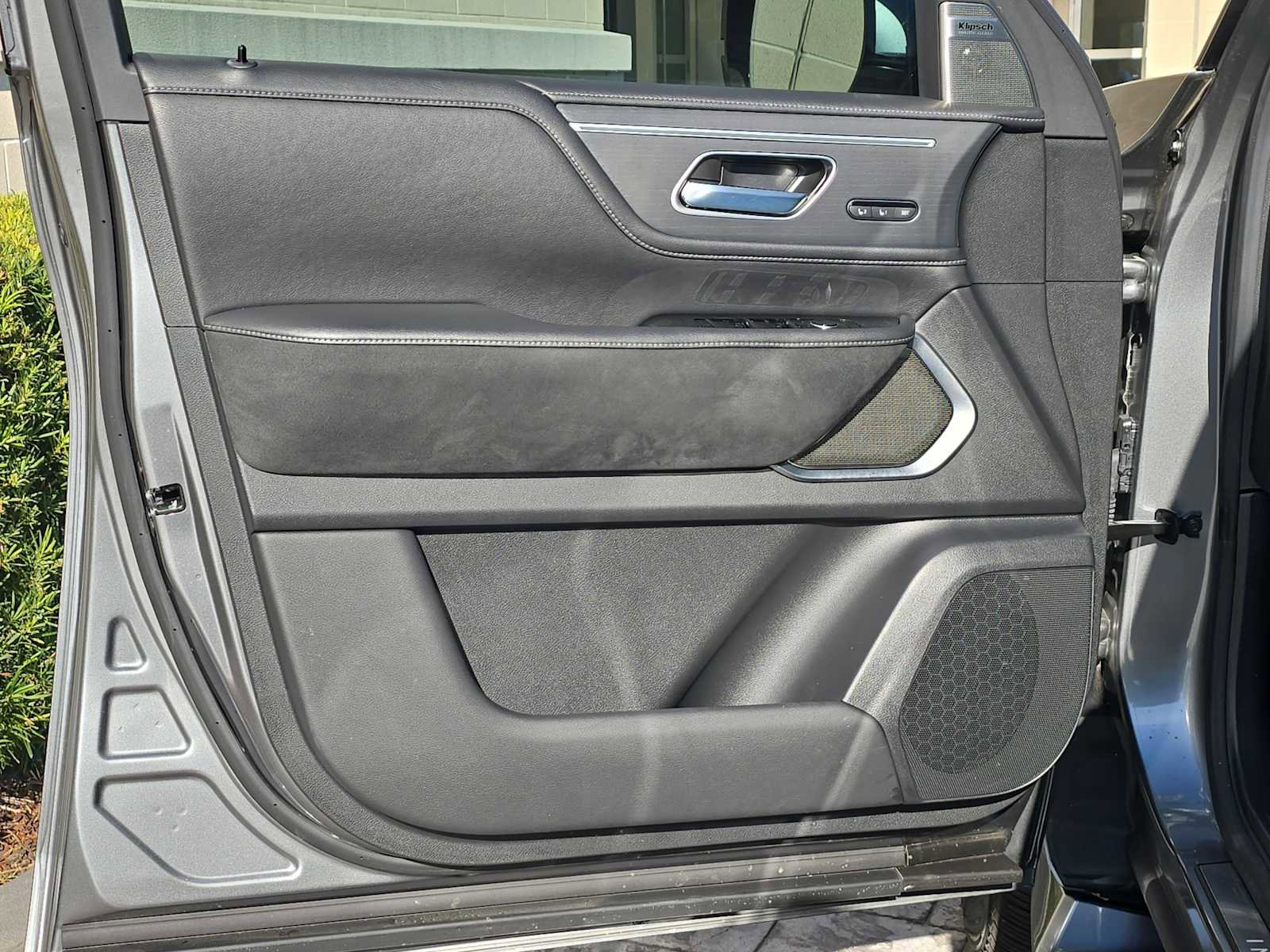 Certified 2025 INFINITI QX80 Sensory image 16