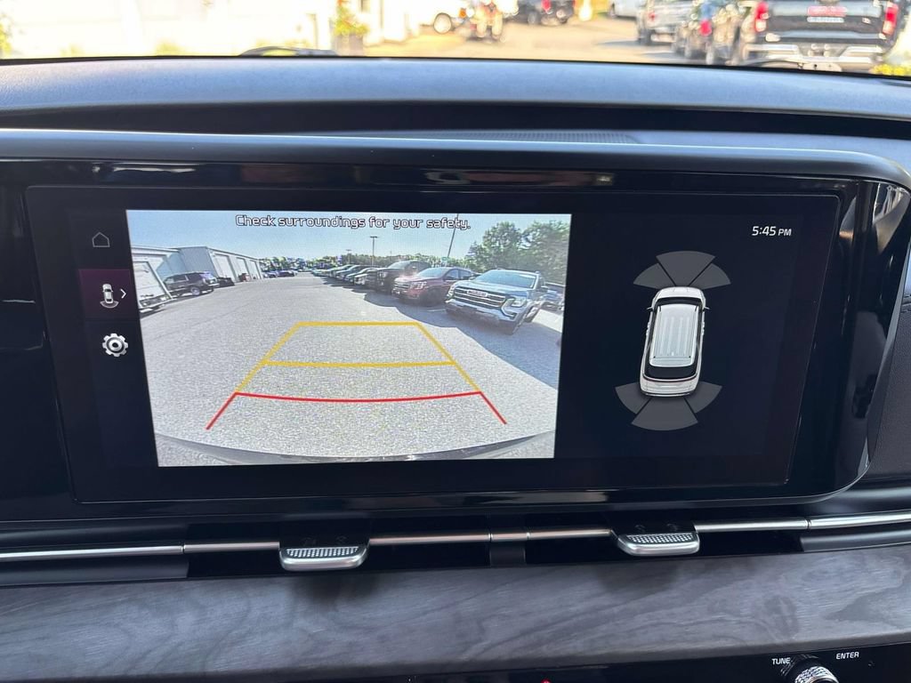 Used 2024 Kia Carnival EX FWD image 26