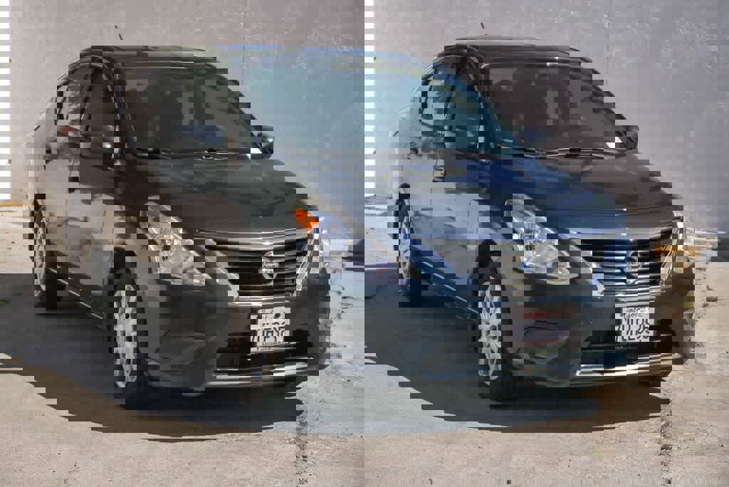 Used 2016 Nissan Versa S image 3