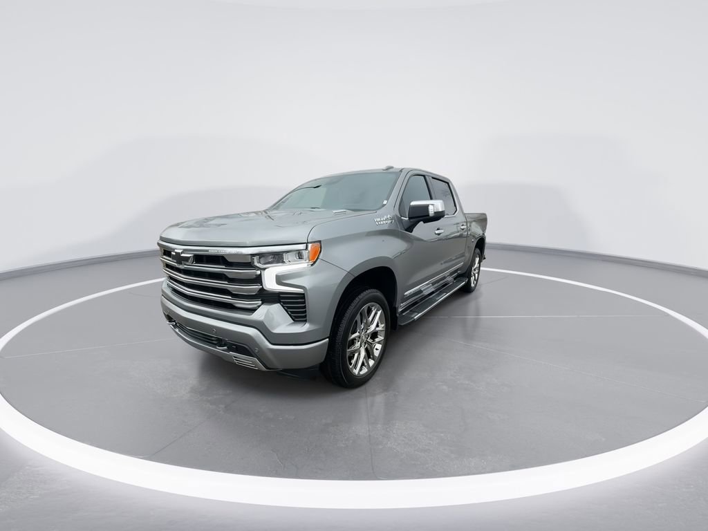 Used 2025 Chevrolet Silverado 1500 High Country w/ High Country Premium Package AWD/4WD image 4