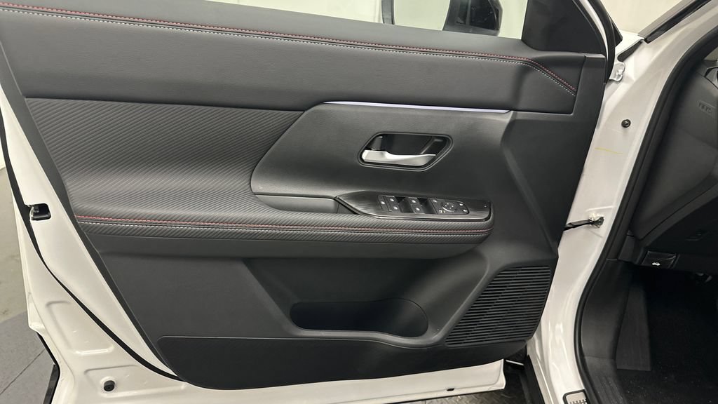 New 2026 Nissan Kicks SR w/ SR Premium Package AWD/4WD image 15
