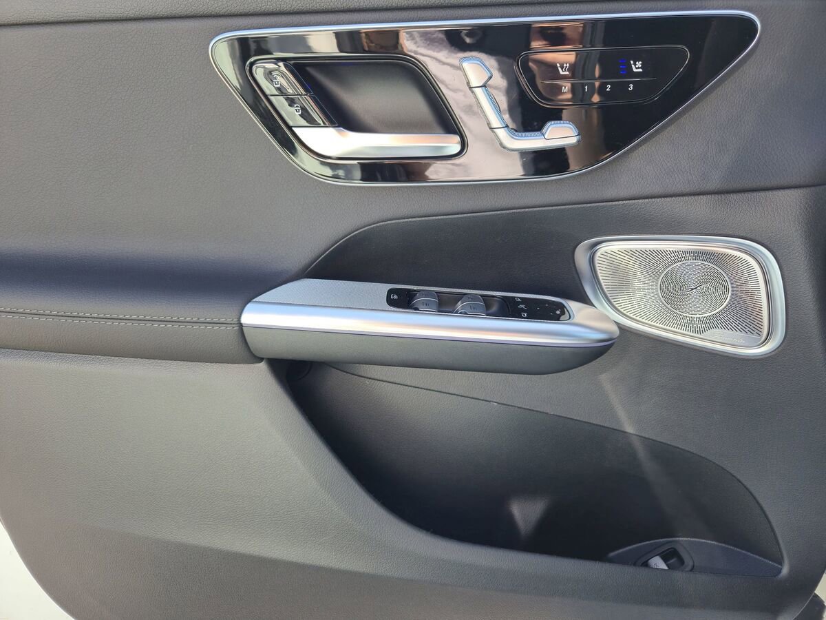 New 2025 Mercedes-Benz GLC 300 4MATIC image 15