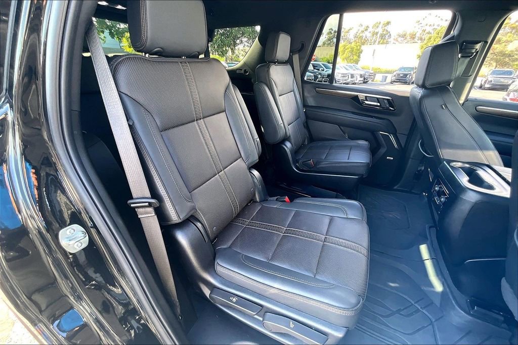 Used 2025 Chevrolet Tahoe High Country image 18