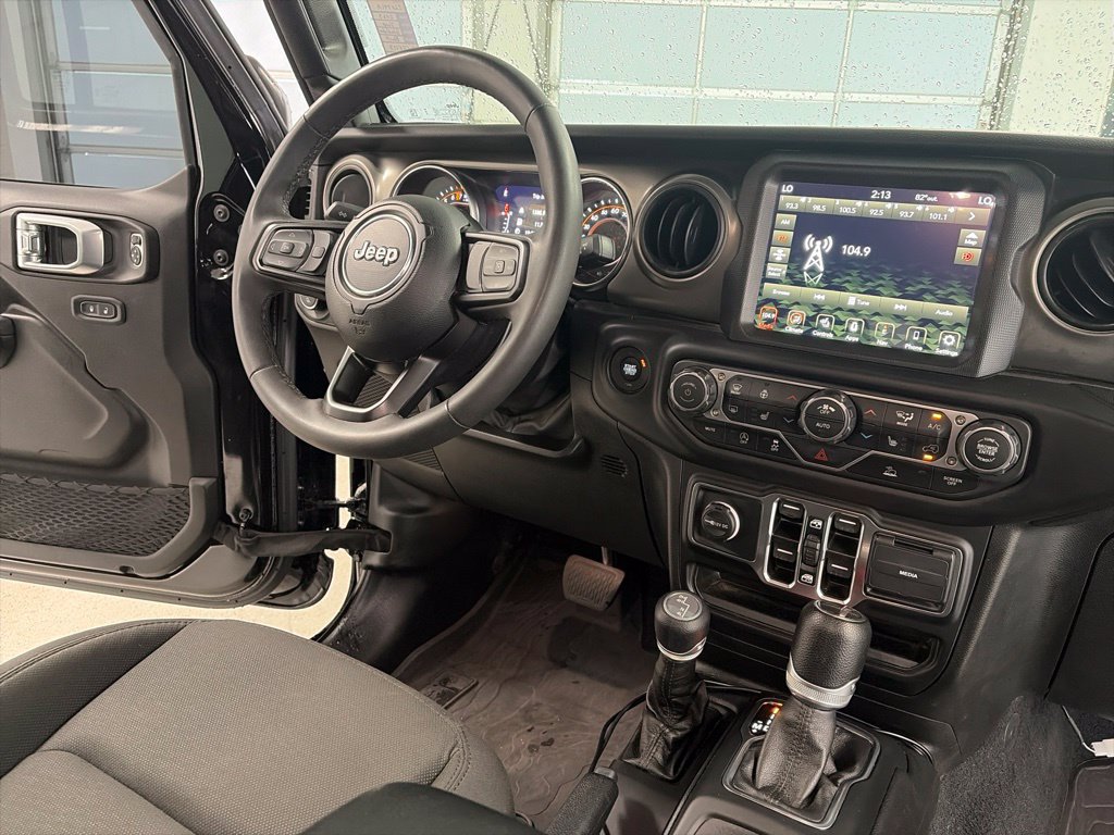 Certified 2023 Jeep Gladiator Sport AWD/4WD image 22