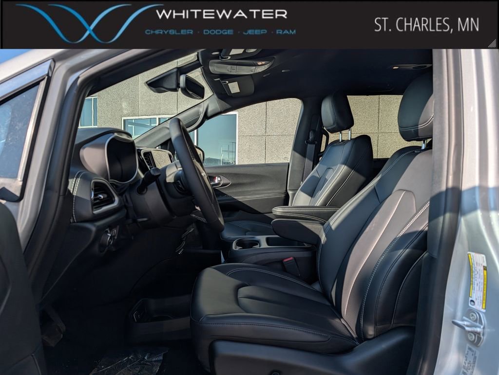 New 2026 Chrysler Pacifica Select image 5