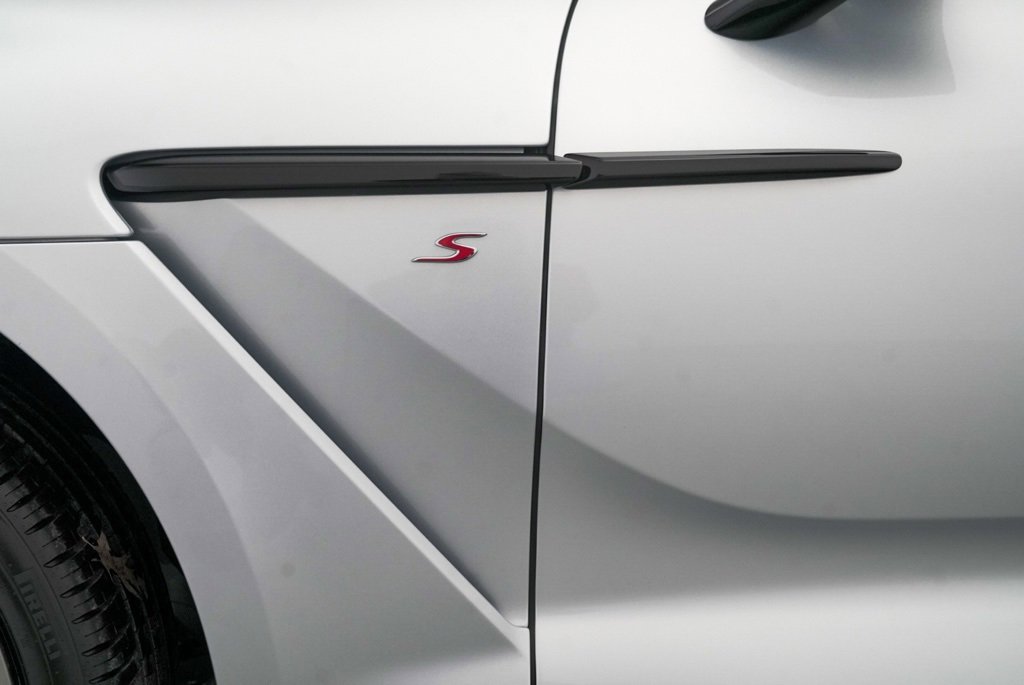 New 2026 Aston Martin DBX S image 45