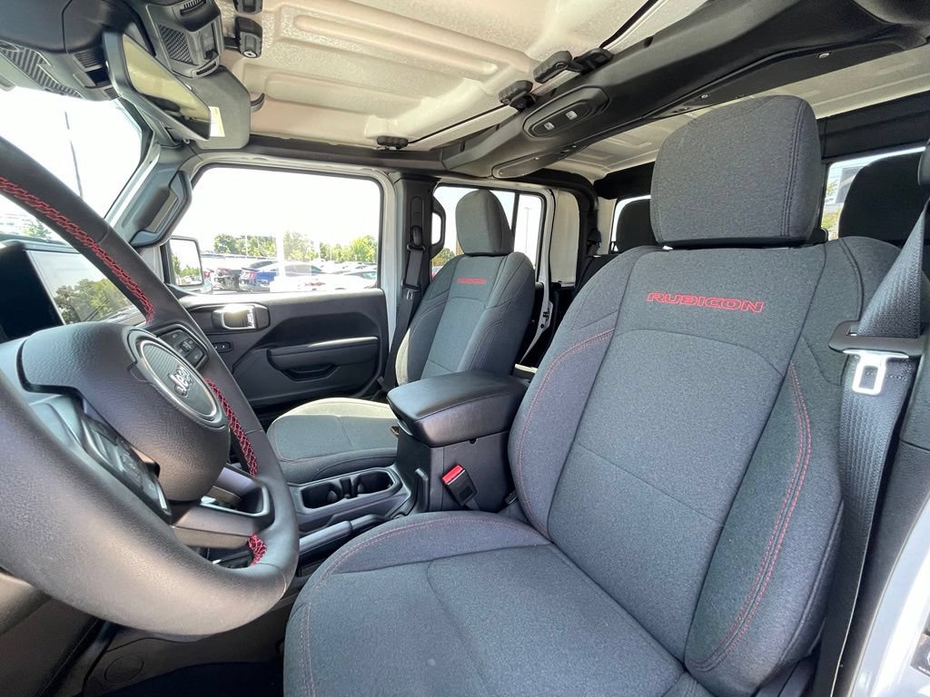 Used 2024 Jeep Gladiator Rubicon w/ Technology Group AWD/4WD image 19