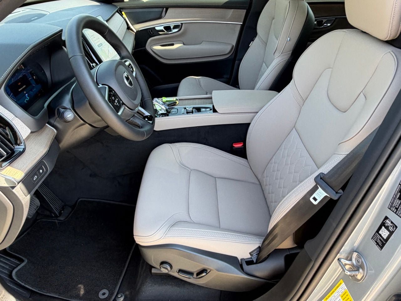 New 2026 Volvo XC90 T8 Plus AWD/4WD image 17