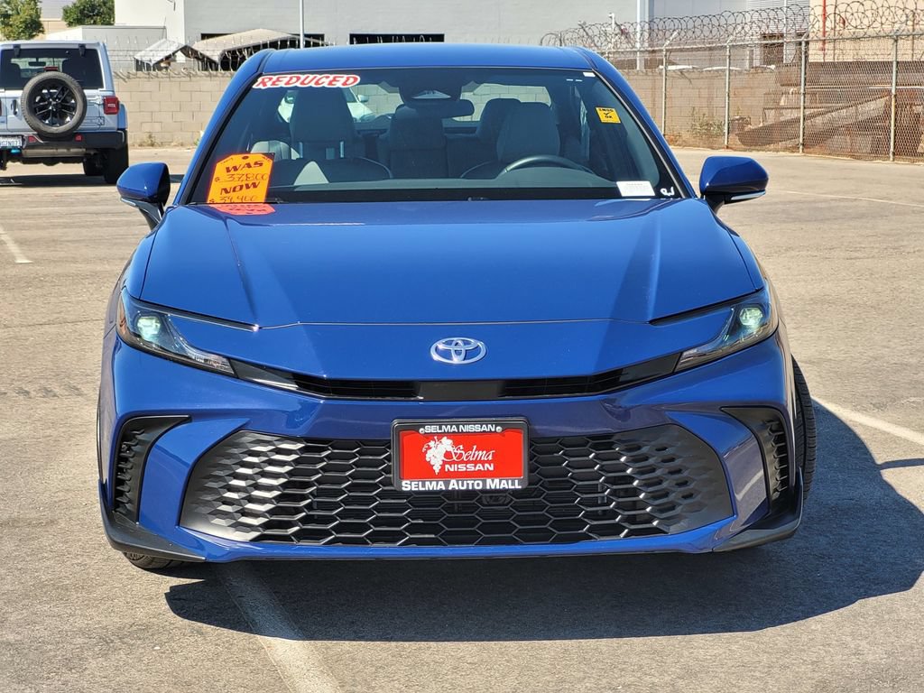 Used 2025 Toyota Camry SE AWD/4WD image 3
