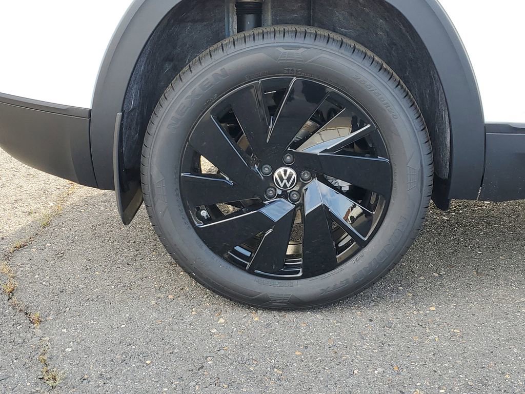 New 2026 Volkswagen Atlas Cross Sport SE FWD image 5