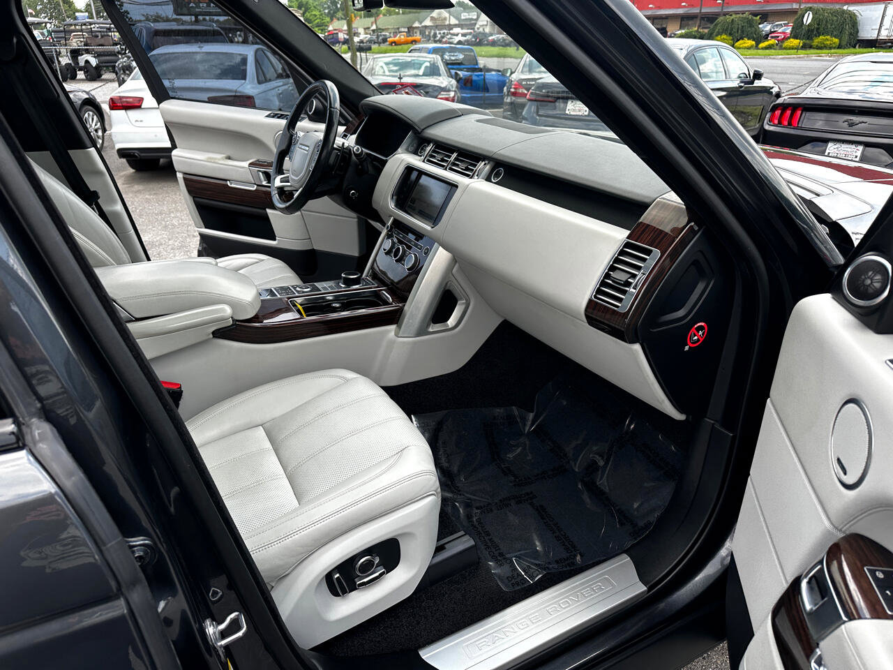 Used 2016 Land Rover Range Rover HSE image 21