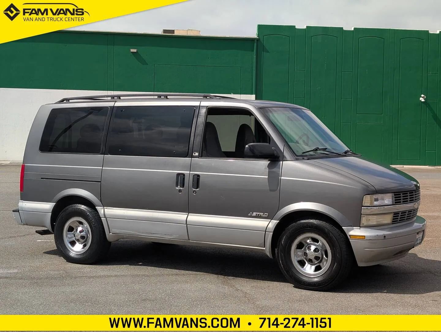 Used 2000 Chevrolet Astro Passenger RWD image 1