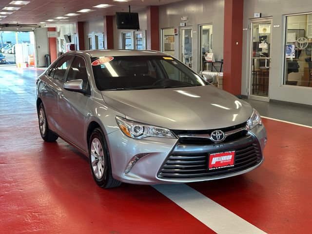 Used 2016 Toyota Camry LE FWD image 2