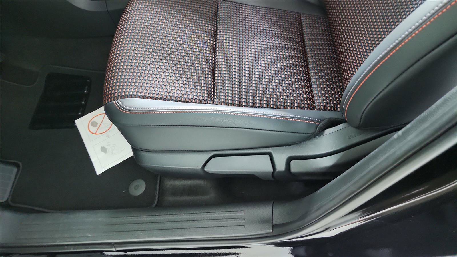 Certified 2025 Nissan Kicks SR FWD image 15