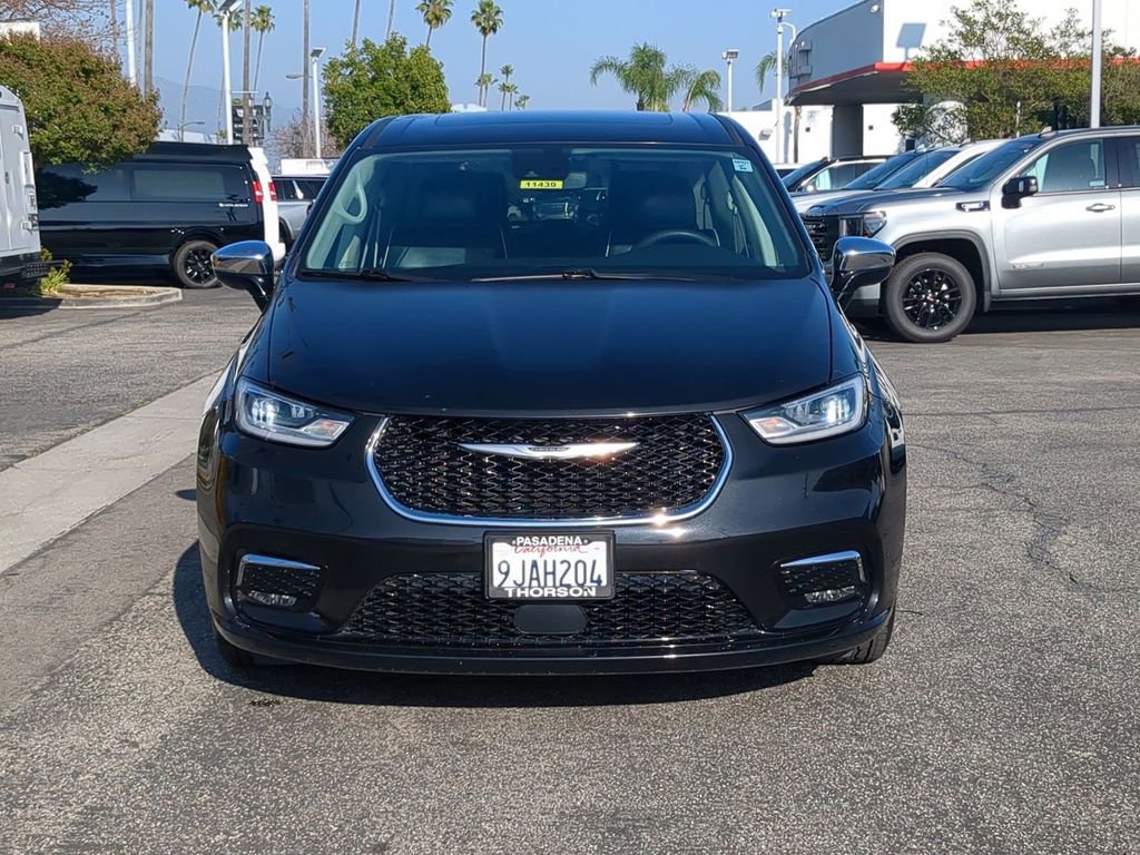 Used 2023 Chrysler Pacifica Limited image 10