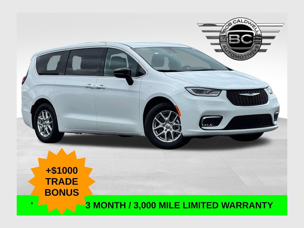 Used 2025 Chrysler Pacifica Select