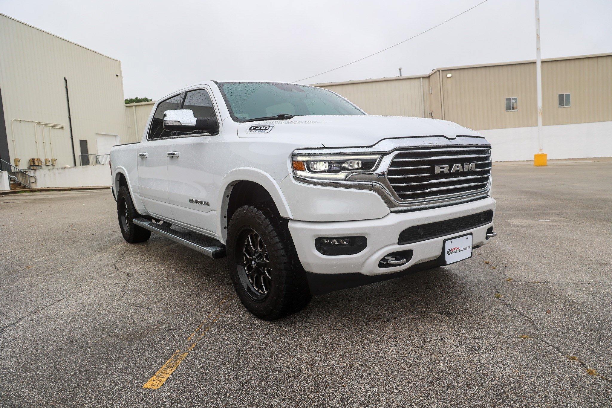 Used 2022 RAM 1500 Limited w/ Body Color Bumper Group AWD/4WD image 5