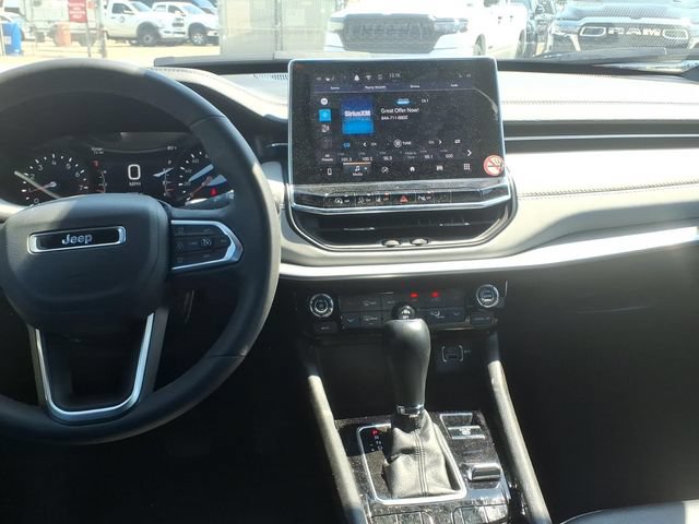 Used 2025 Jeep Compass Limited AWD/4WD image 12