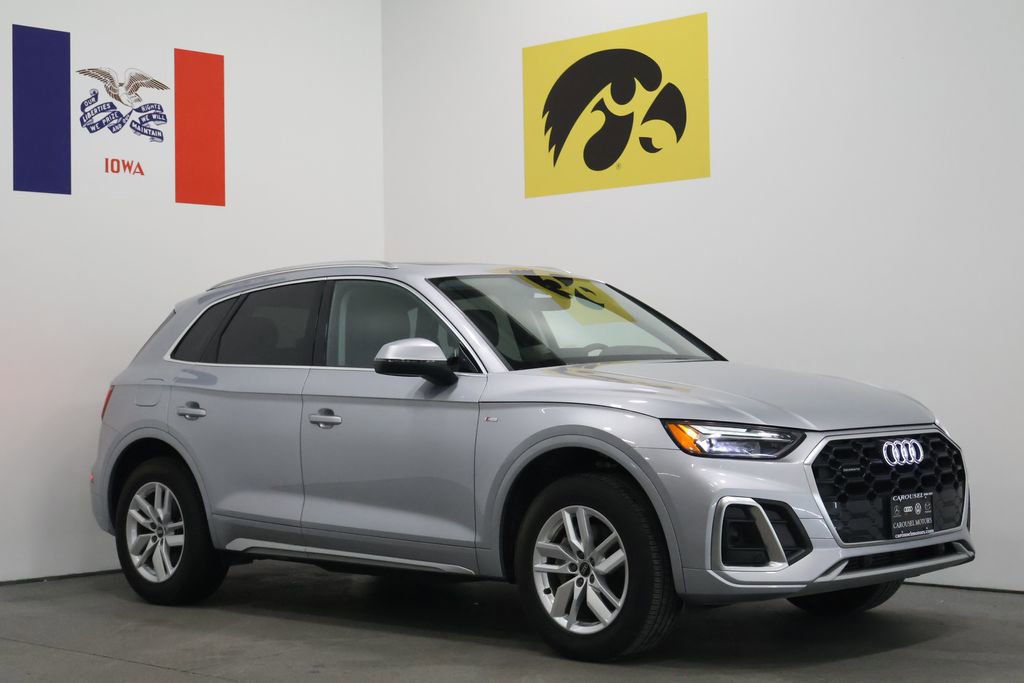 Used 2023 Audi Q5 2.0T Premium w/ Convenience Package image 1