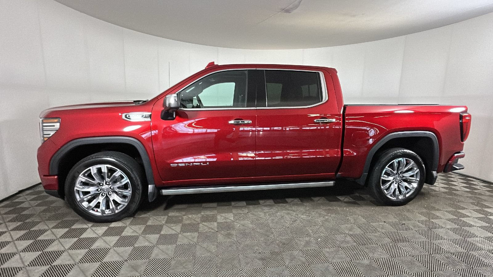 Used 2024 GMC Sierra 1500 Denali w/ Denali Reserve Package AWD/4WD image 7
