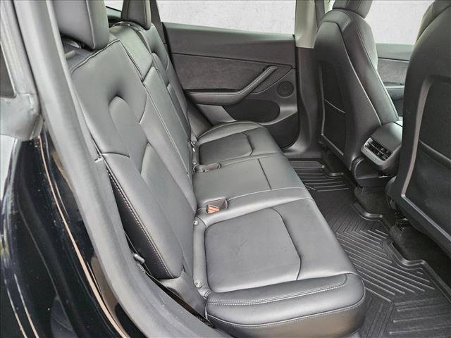 Used 2022 Tesla Model Y Long Range image 16
