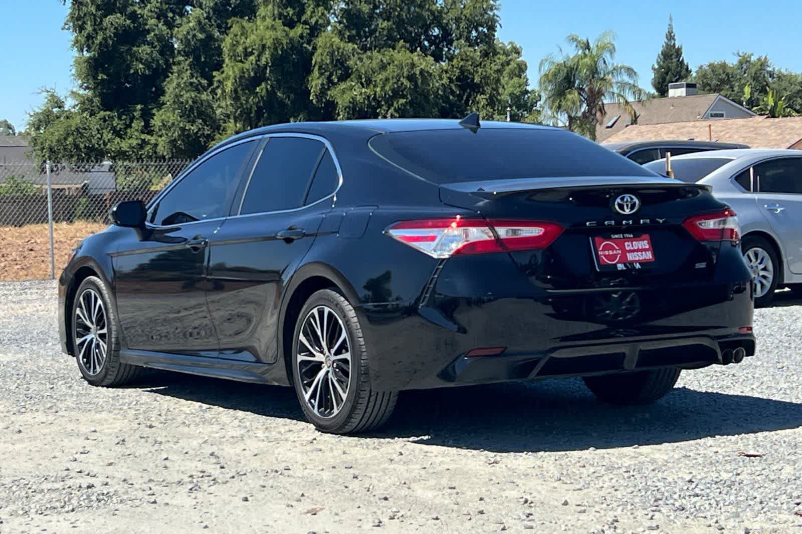 Used 2020 Toyota Camry SE w/ Carpet Mat Package FWD image 7