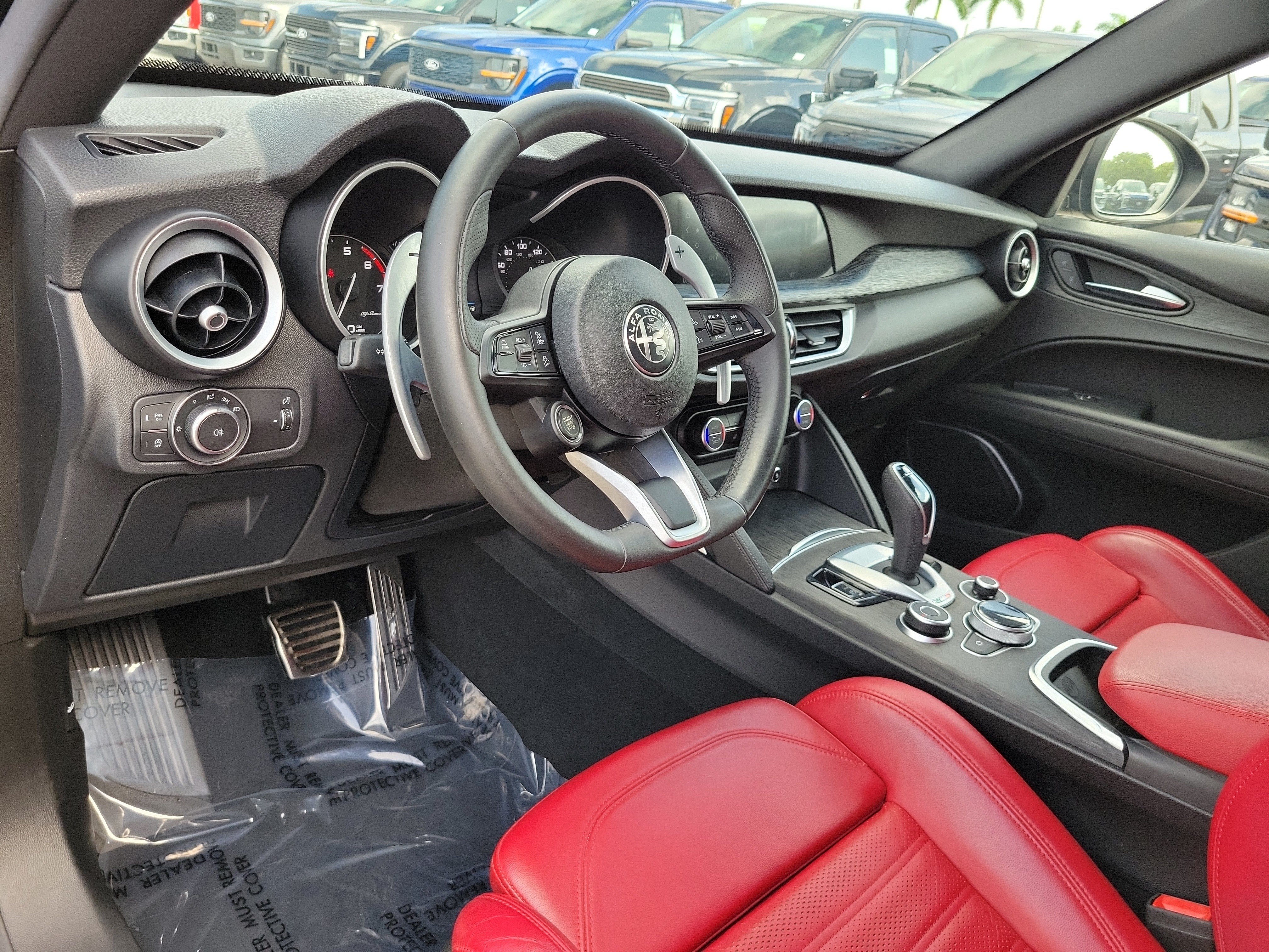 Used 2023 Alfa Romeo Stelvio Sprint RWD image 9