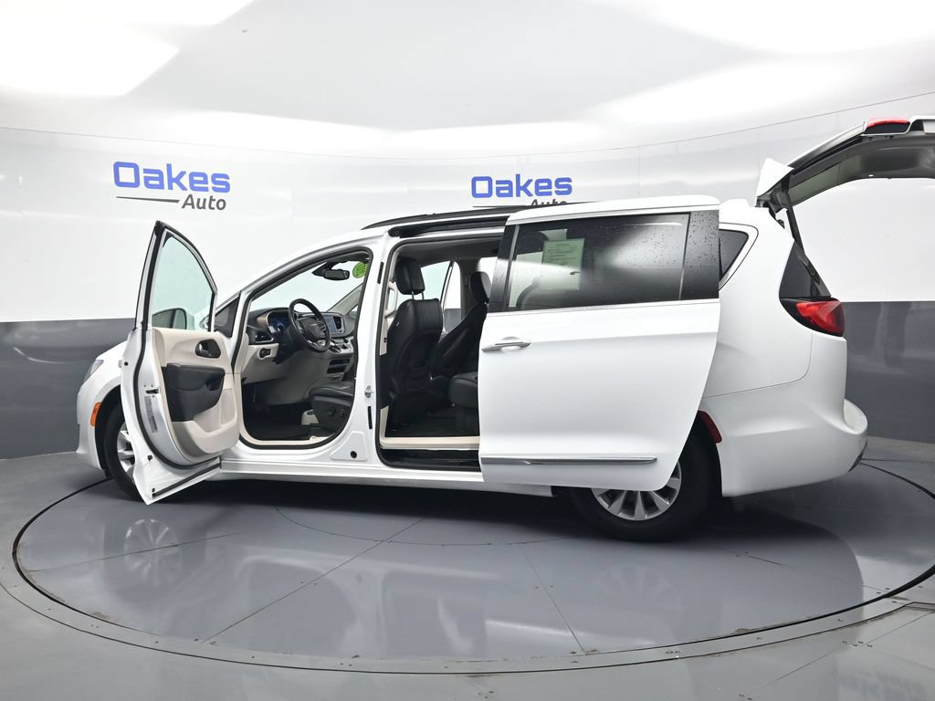 Used 2017 Chrysler Pacifica Touring-L FWD image 52