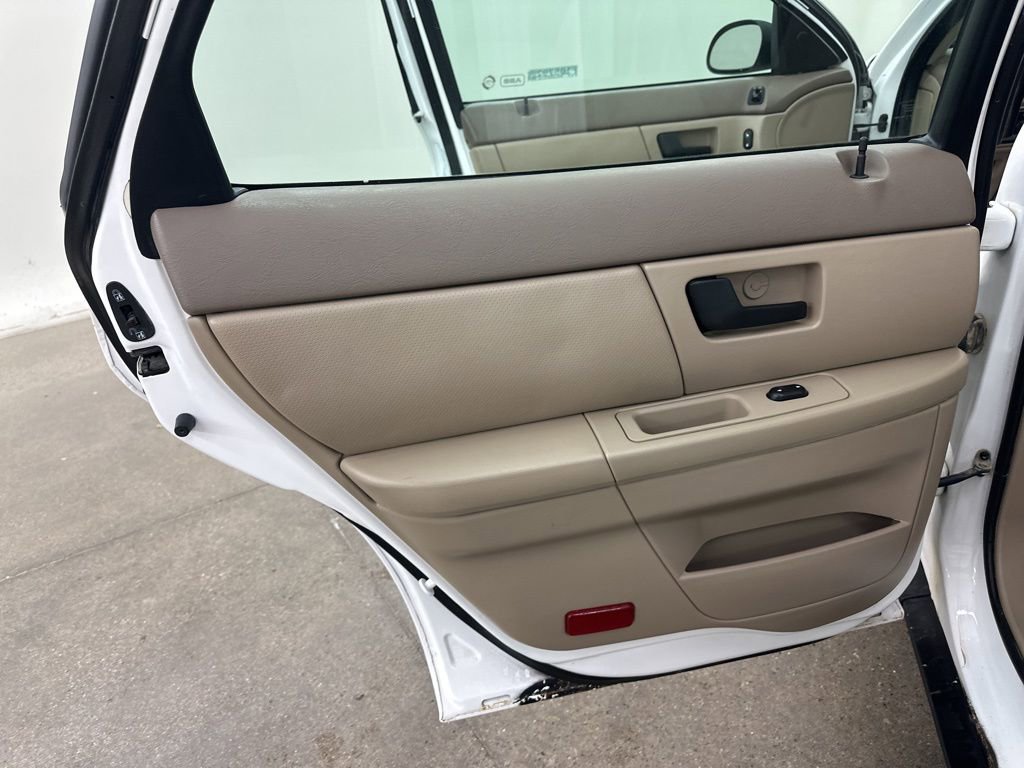 Used 2004 Ford Taurus SES image 27