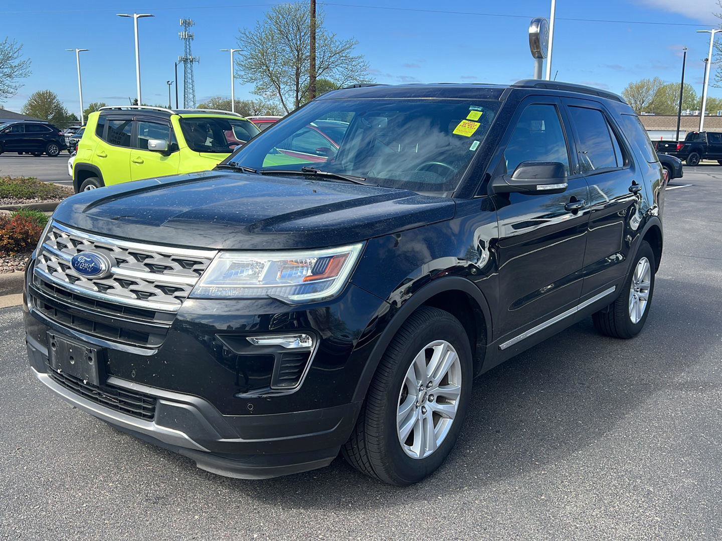 Used 2018 Ford Explorer XLT w/ Equipment Group 202A AWD/4WD image 12
