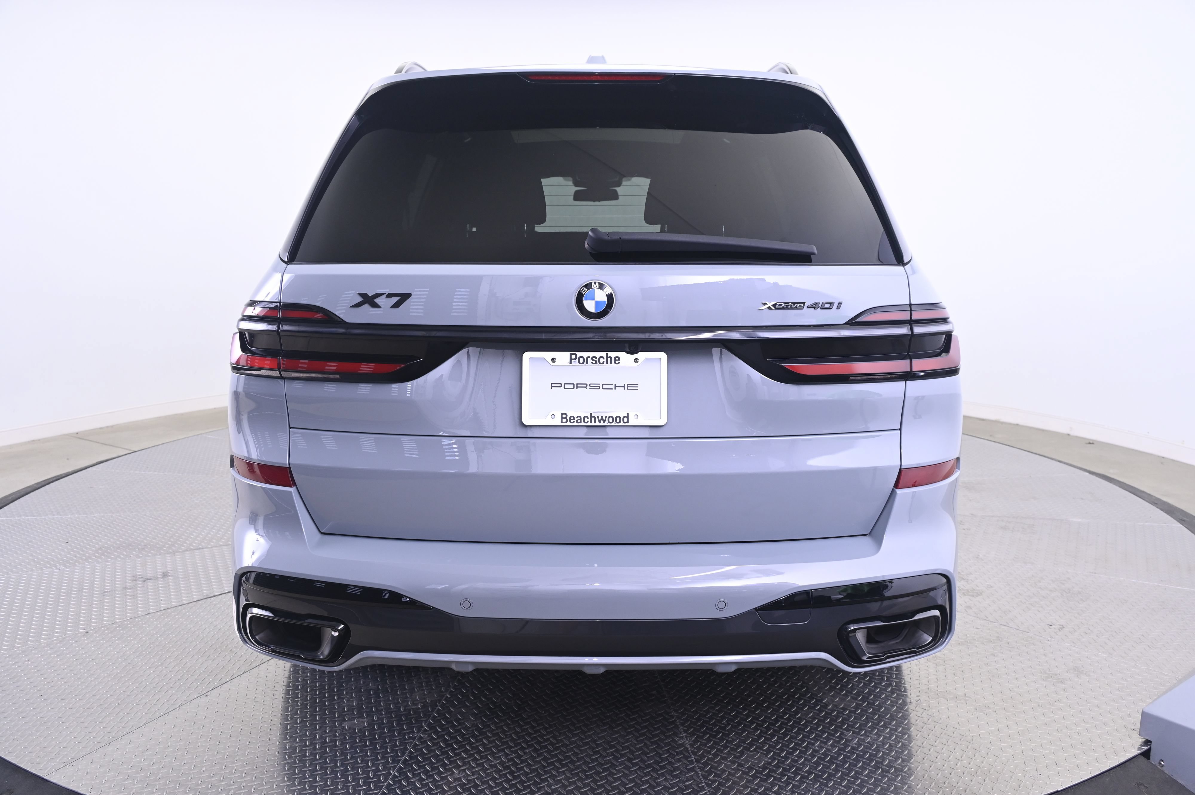 Used 2025 BMW X7 xDrive40i w/ M Sport Package AWD/4WD image 6