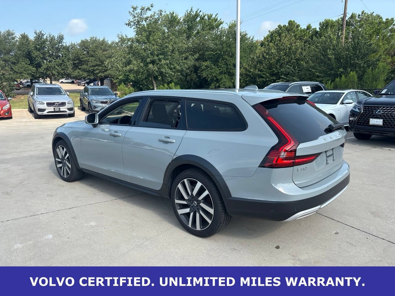 Certified 2025 Volvo V90 B6 Cross Country Ultra AWD/4WD image 6