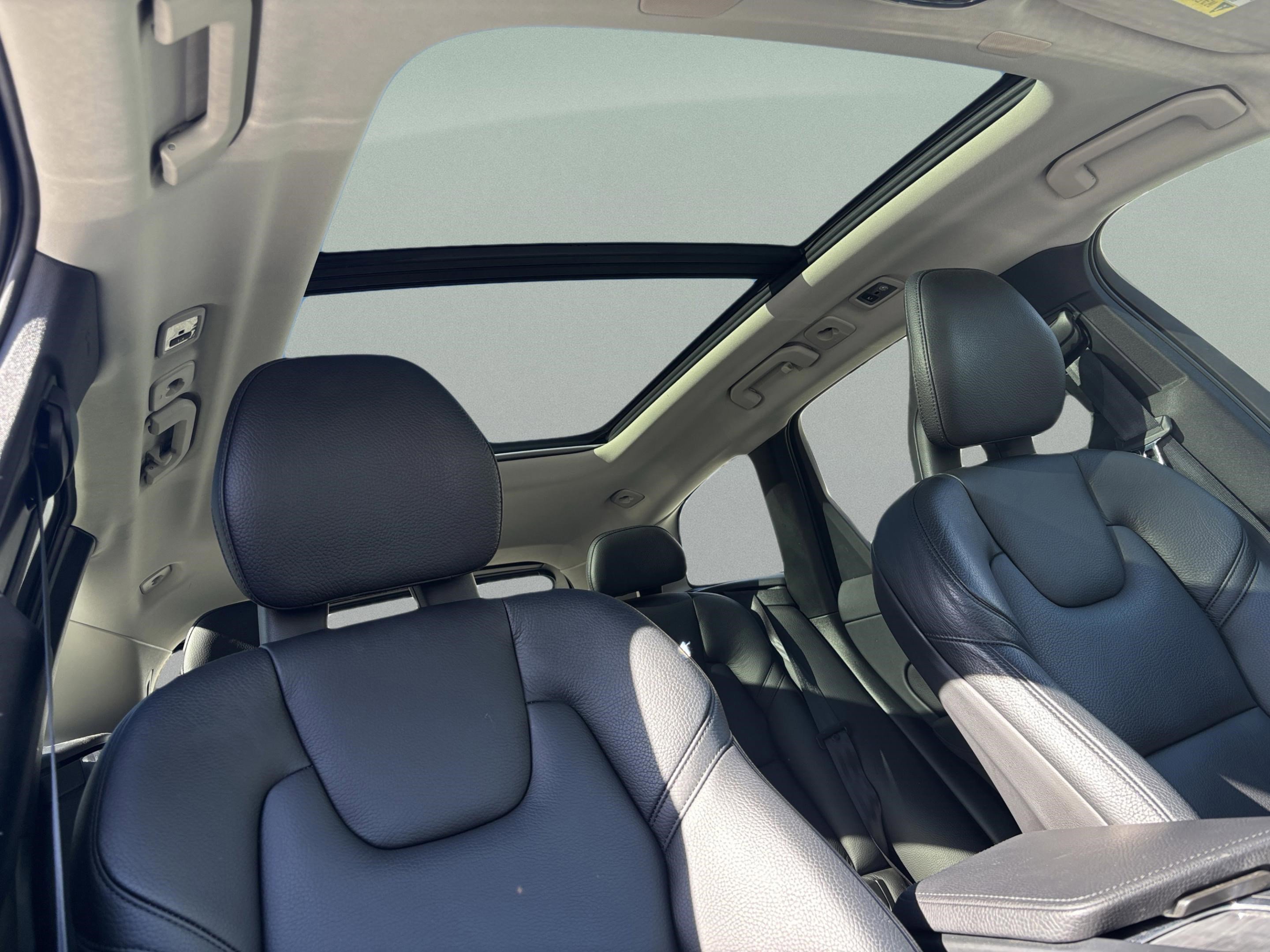 Used 2018 Volvo XC60 T5 Momentum w/ Protection Package Premier image 24