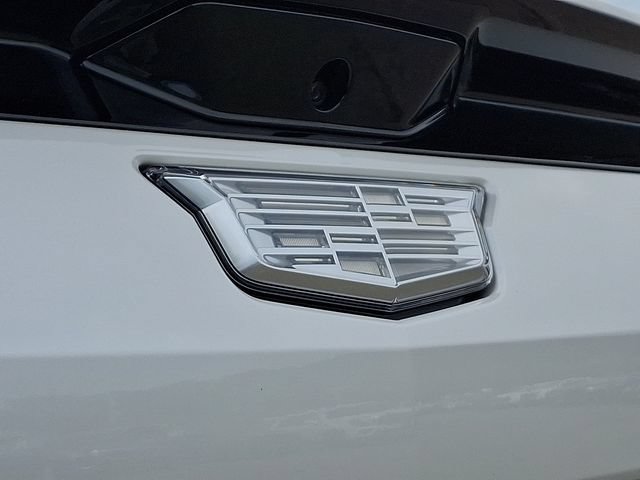 Certified 2025 Cadillac Optiq Luxury 2 w/ LPO, Floor Liner Package AWD/4WD image 30