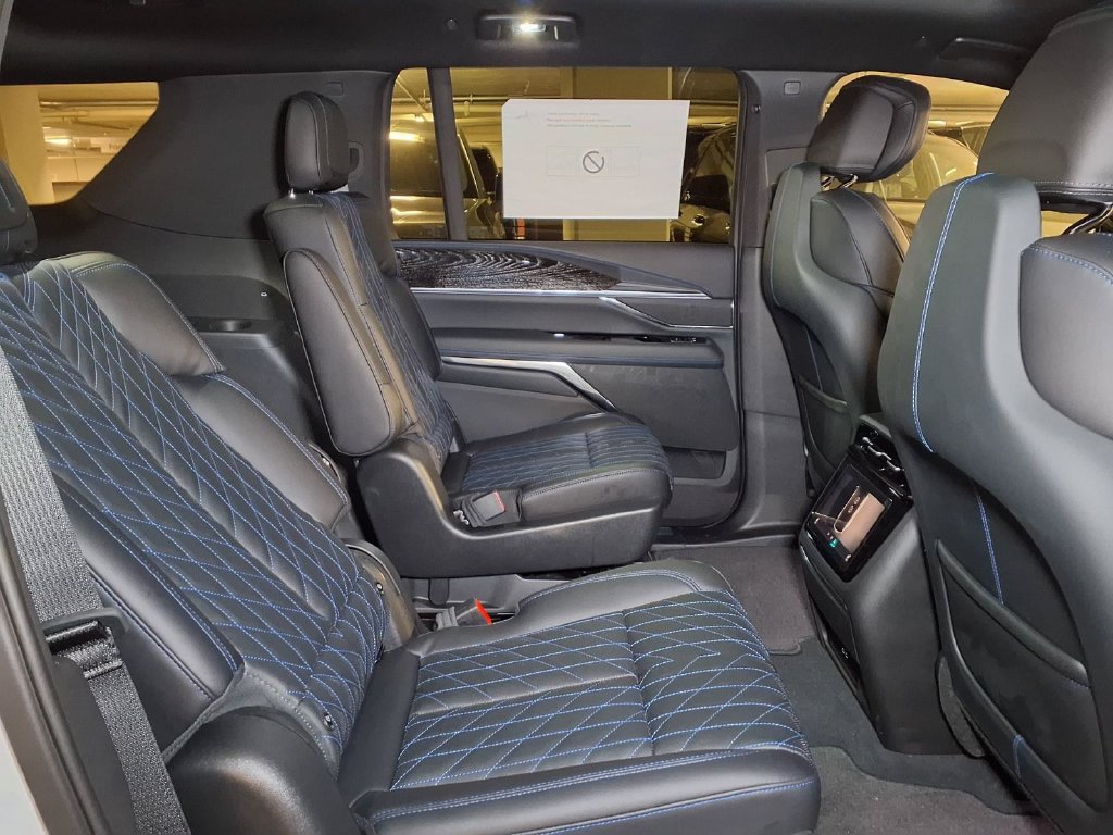 New 2026 Cadillac Escalade IQL Luxury AWD/4WD image 7