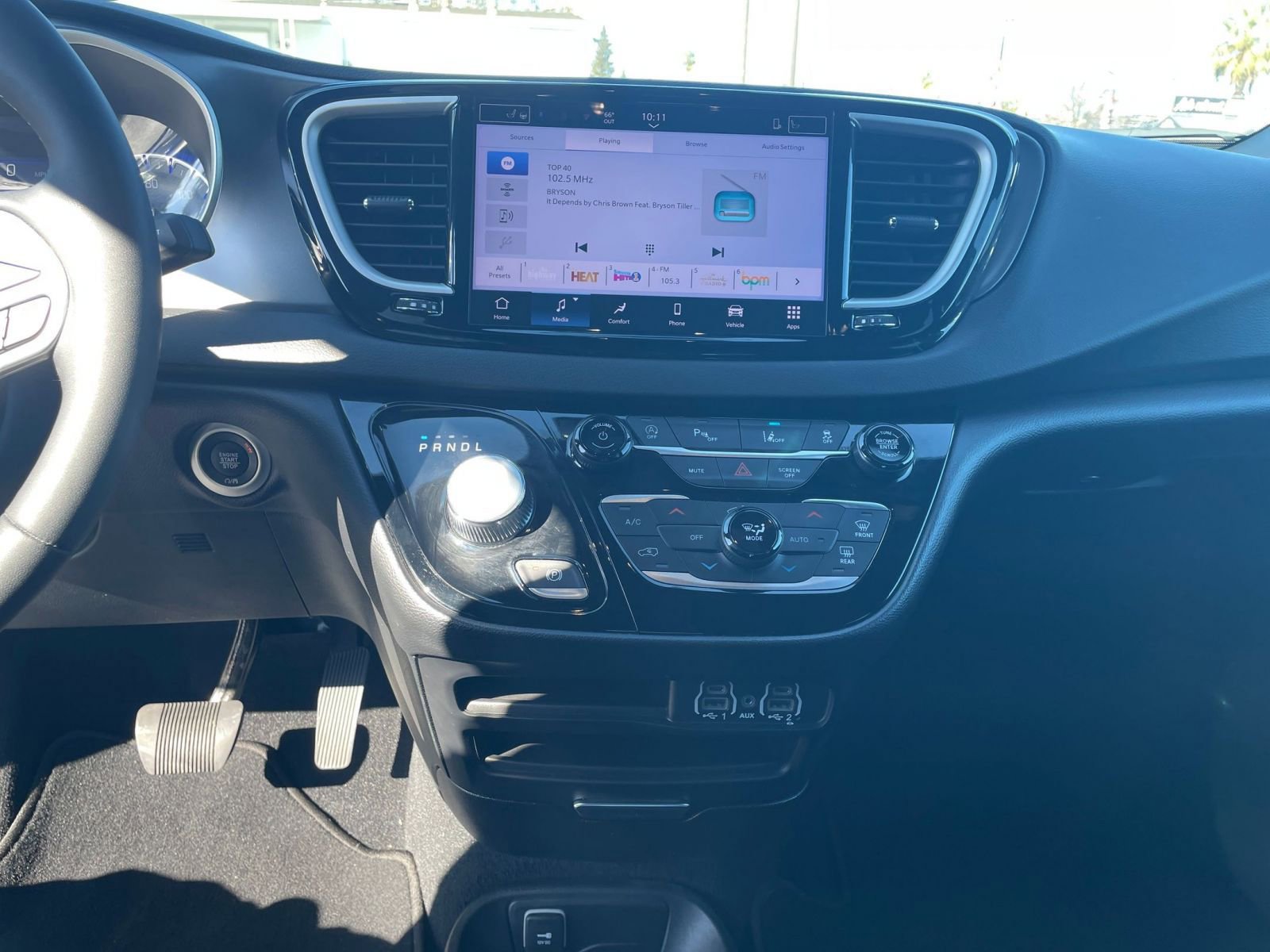 Used 2025 Chrysler Pacifica Select image 17