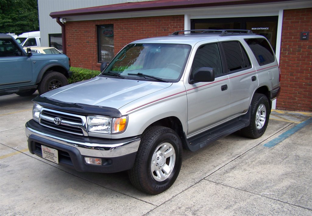 Used 2000 Toyota 4Runner 2WD image 1