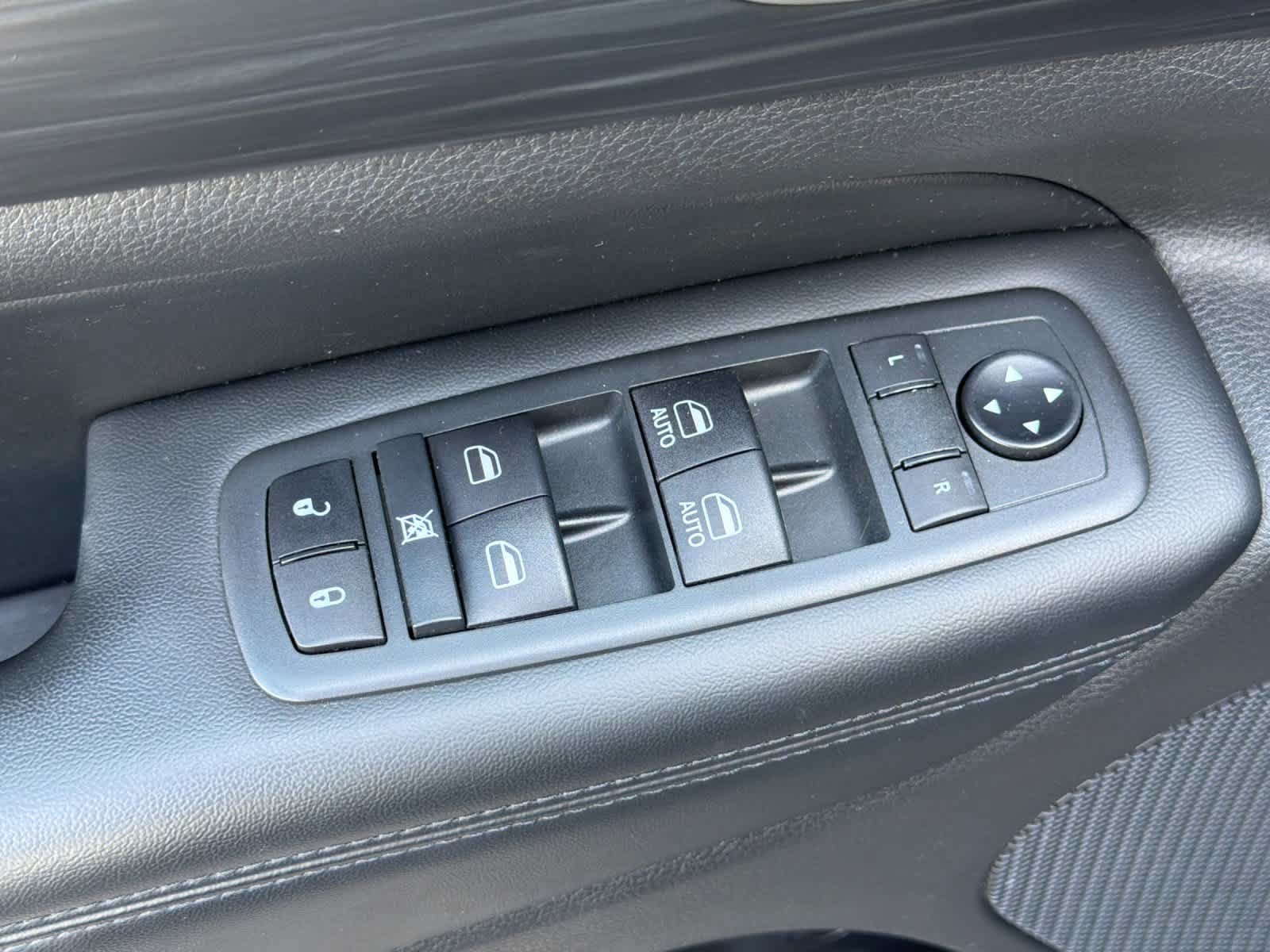 Used 2020 Jeep Grand Cherokee Altitude AWD/4WD image 13