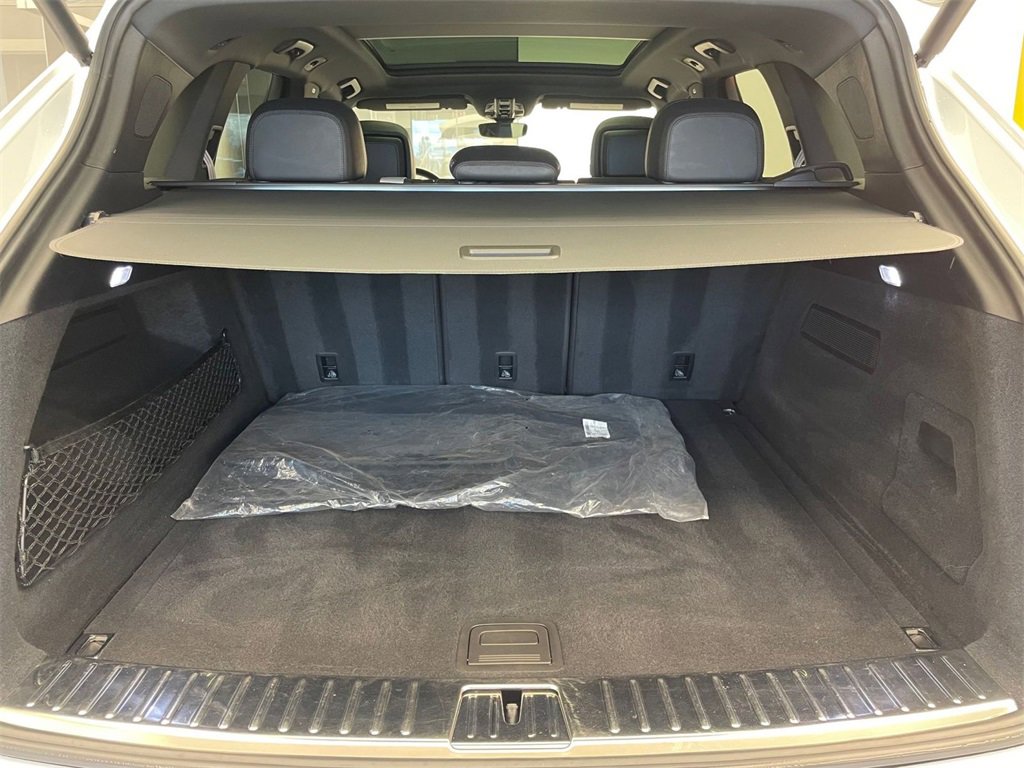 Used 2022 Porsche Cayenne Platinum Edition image 8