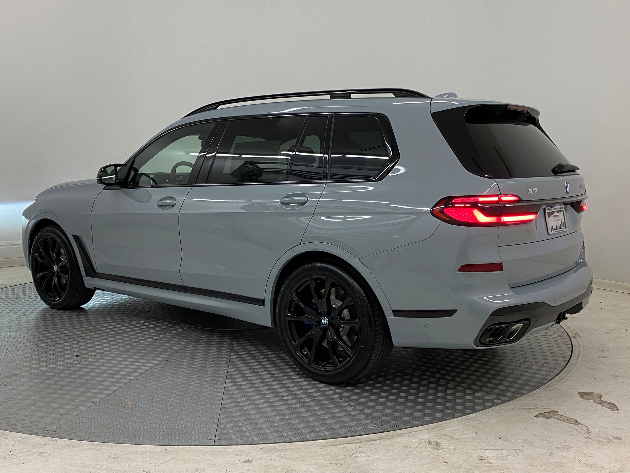 New 2026 BMW X7 M60i image 3