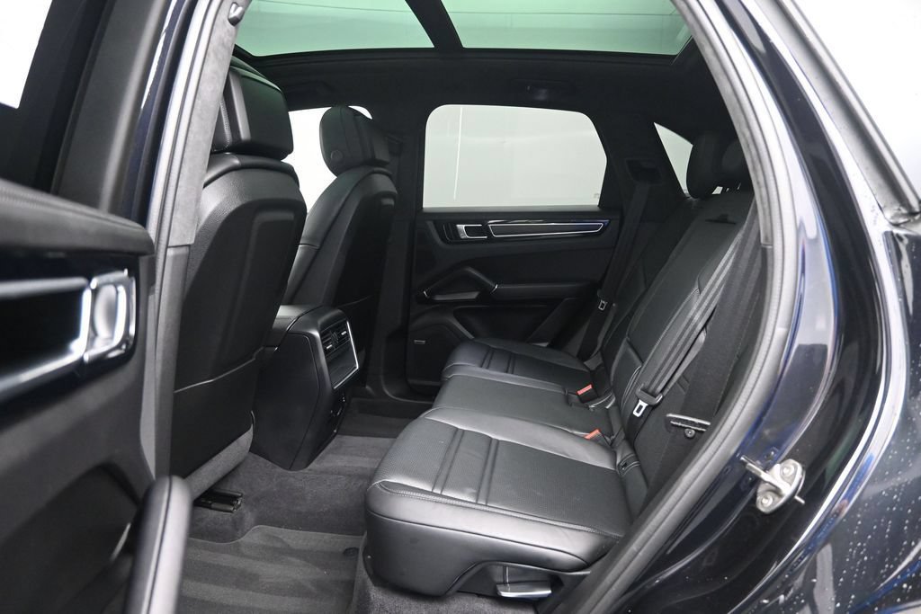Used 2021 Porsche Cayenne GTS AWD/4WD image 23