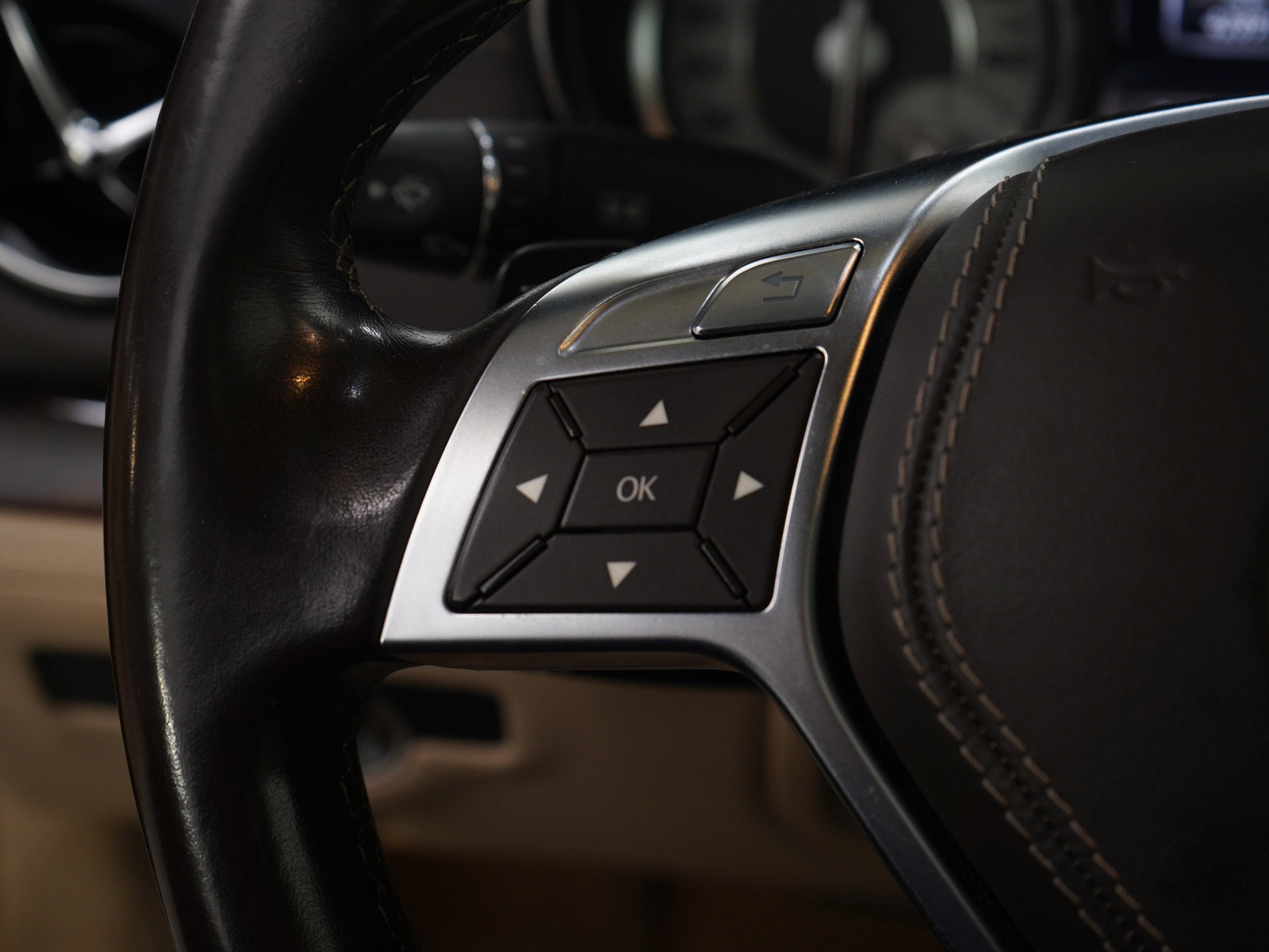 Used 2013 Mercedes-Benz SL 550 image 14