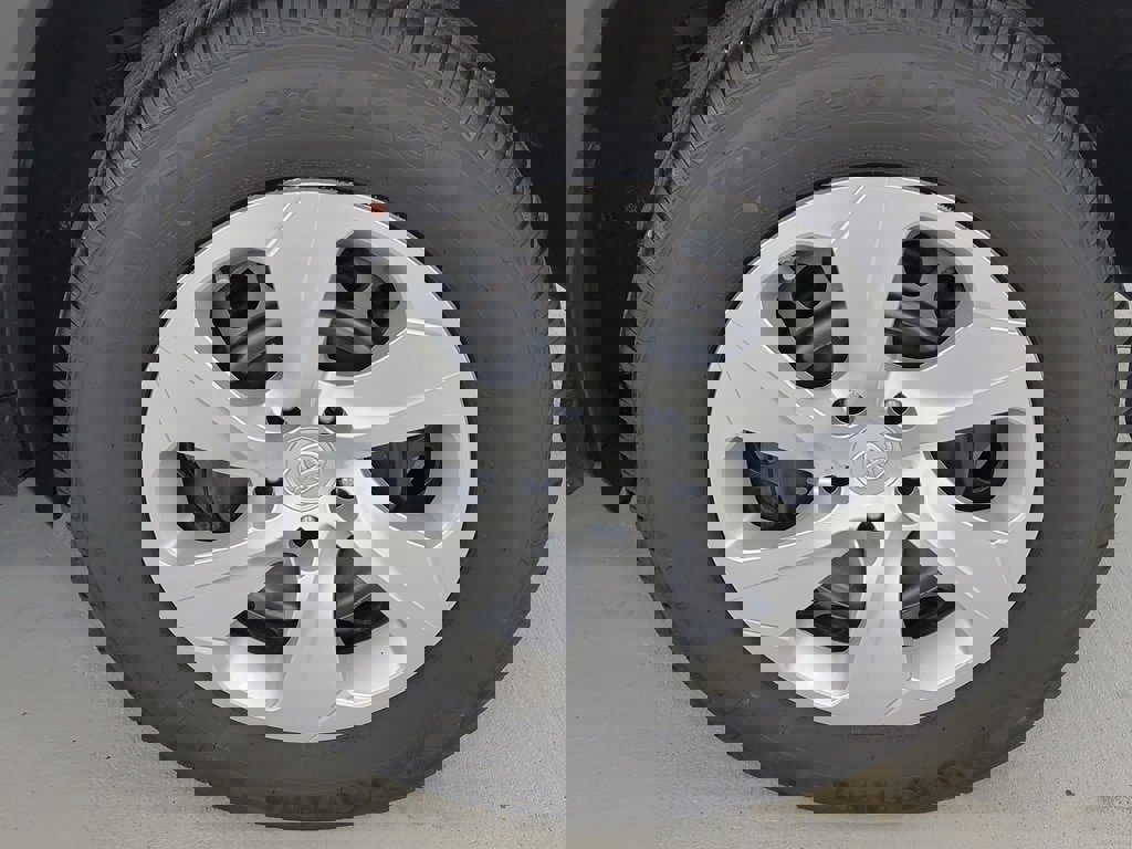 Used 2021 Toyota RAV4 LE image 11