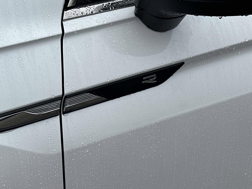Certified 2023 Volkswagen Tiguan SEL R-Line image 10