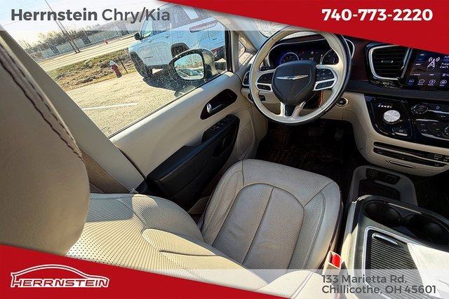 Used 2018 Chrysler Pacifica Limited w/ Tire & Wheel Group image 11